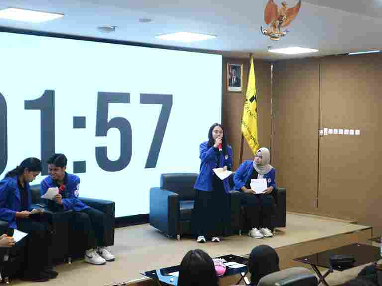 Sesi Debat Ketua HM Manajemen 